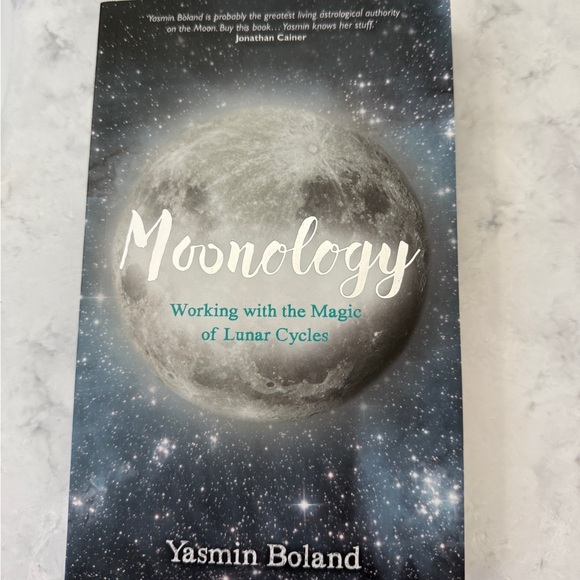 Moonology Book by Yasmin Boland - Picture 1 of 6